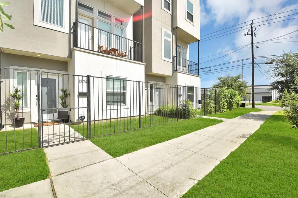 Amazing Rooftop! Downtown Skyline Views!!! Sleeps 15 Houston Exterior foto