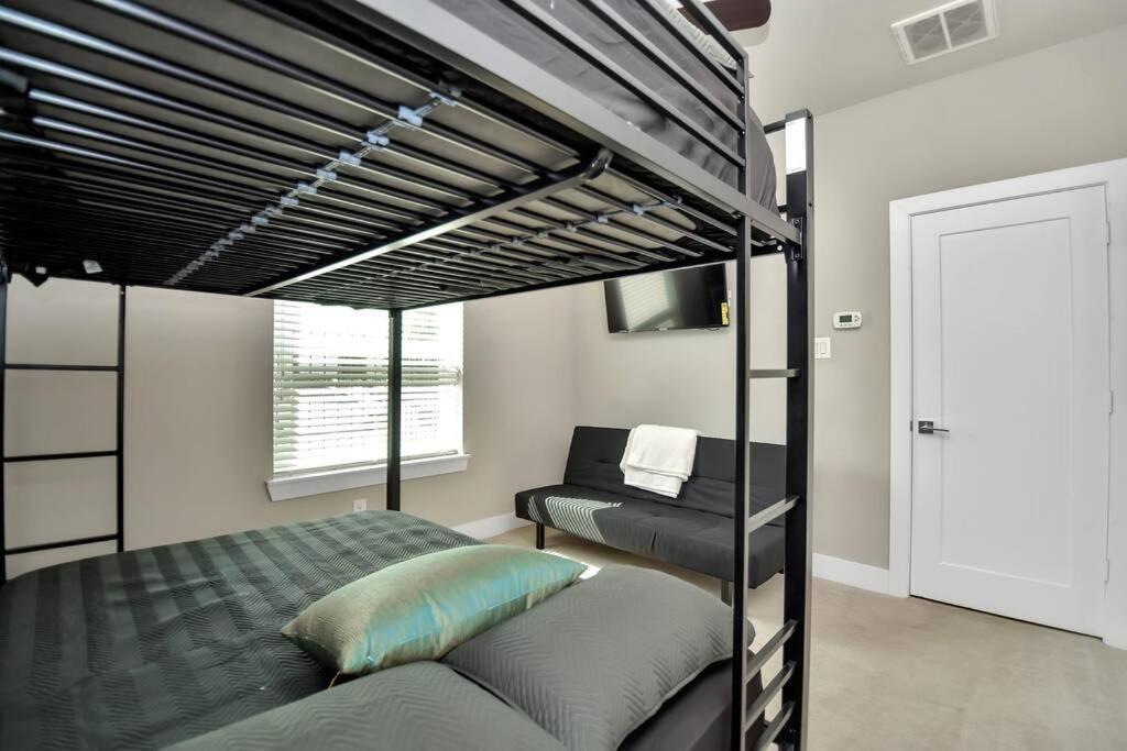 Amazing Rooftop! Downtown Skyline Views!!! Sleeps 15 Houston Exterior foto