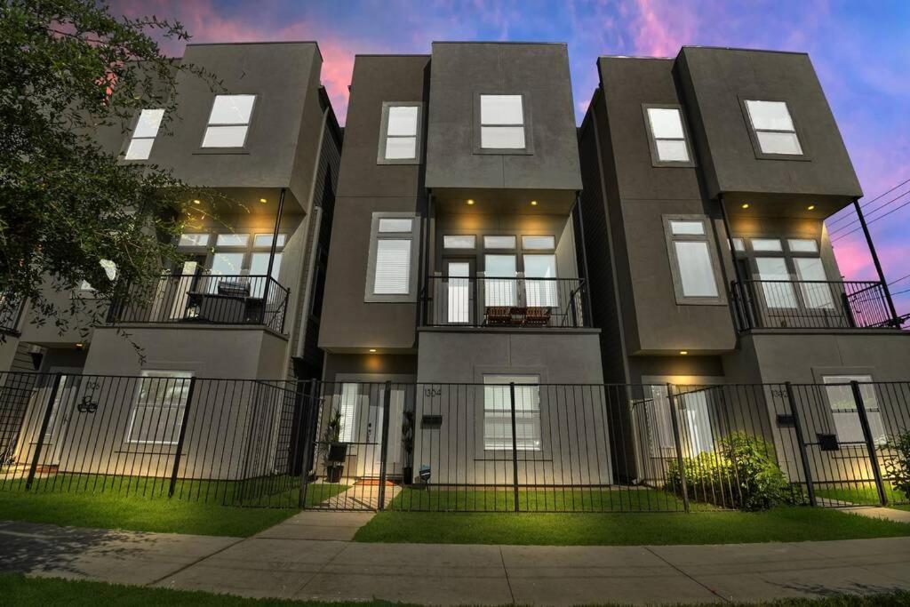 Amazing Rooftop! Downtown Skyline Views!!! Sleeps 15 Houston Exterior foto