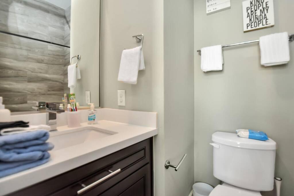 Amazing Rooftop! Downtown Skyline Views!!! Sleeps 15 Houston Exterior foto