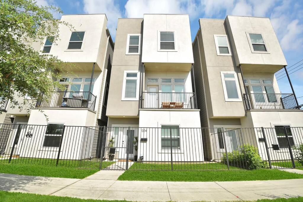 Amazing Rooftop! Downtown Skyline Views!!! Sleeps 15 Houston Exterior foto