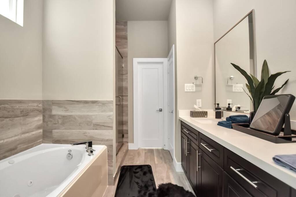 Amazing Rooftop! Downtown Skyline Views!!! Sleeps 15 Houston Exterior foto